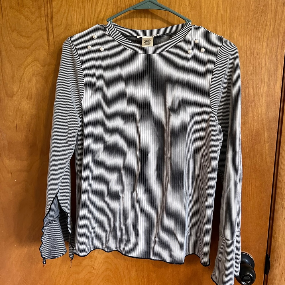 Cute flowy armed long sleeve